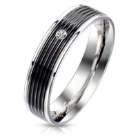 Ocelový prsten s černým pásem - kulatý zirkon čiré barvy, lesklé okrajové linie, 6 mm