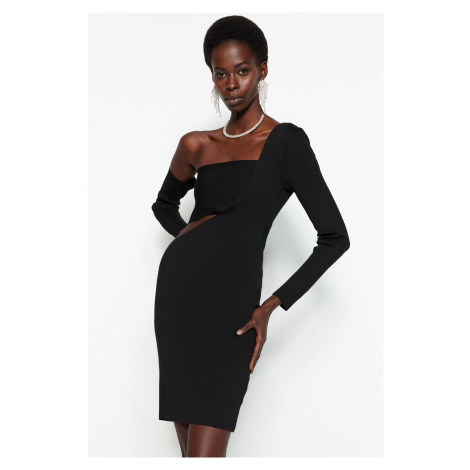 Trendyol černé vypasované okno / řezané pletené zboží Detail Elegantní večerní šaty