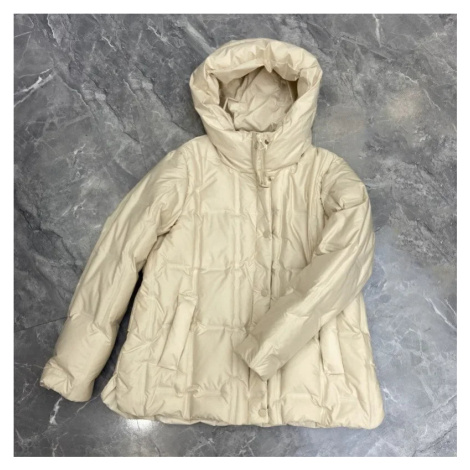 Krátká dámská bunda s kapucí a knoflíky