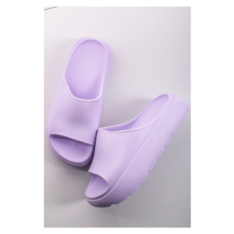 Světle fialové pryžové pantofle na platformě Quinn Ideal