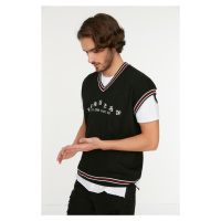 Trendyol Black Regular Fit V Neck Letter Detailed Knitwear Sweater