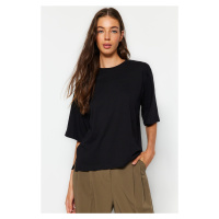 Trendyol Černé prémiové tričko s krátkým rukávem, 100% bavlna, volný/pohodlný střih, kulatý výst