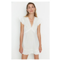 Trendyol bílé krajkové detailní plážové šaty