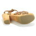 Kožené sandály s nýtky a dřevěným podpatkem