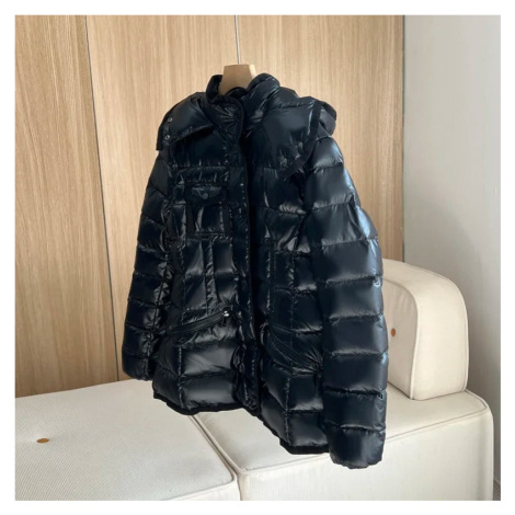 Zimní dámská bunda – péřová, kapuce, elegantní