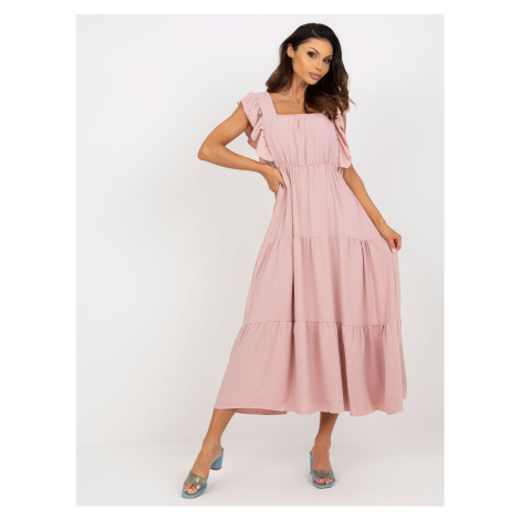 Světle růžové rozevláté šaty s volánem Fashionhunters