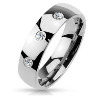 Ocelový prsten stříbrné barvy, lesklý hladký povrch, tři čiré zirkony, 6 mm