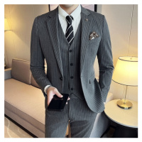 Luxusní pánský oblek 3v1 s pruhovaným vzorem