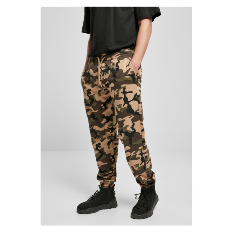 Pánské tepláky Urban Classics Basic Camo Sweatpants 2.0 - maskáčové