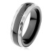 Keramický prsten černé barvy, broušené ocelové pásy ve stříbrném odstínu