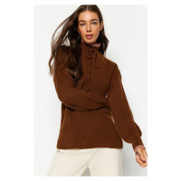 Trendyol hnědý měkký texturovaný kontrastní pletený svetr