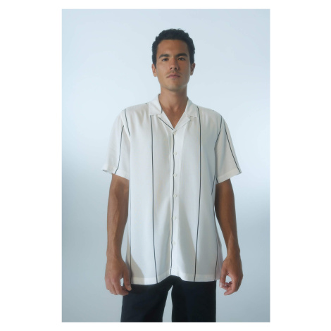 DEFACTO Regular Fit Viscose Printed Short Sleeve Shirt