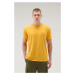 Tričko woolrich garment dyed logo t-shirt žlutá