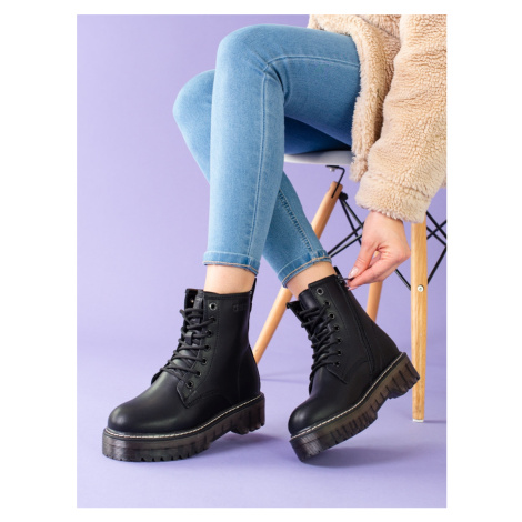 Zajímavé kotníčkové boty dámské černé bez podpatku