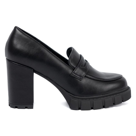 Praktické černé dámské mokasíny na širokém podpatku
