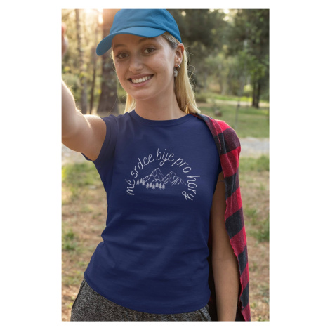 Dámské tričko Mé srdce bije pro hory Barva: Půlnoční modrá