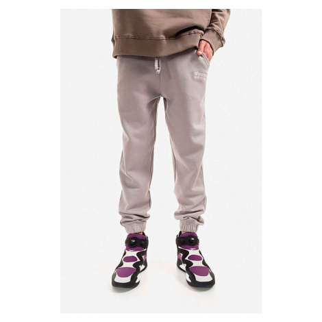 Bavlněné tepláky Alpha Industries šedá barva, 106364.643-grey