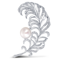 JwL Luxury Pearls Překrásná perlová brož Peříčko JL0699