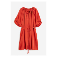 H & M - Saténové šaty's vázačkou - oranžová