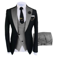 Kontrastní pánský oblek s asymetrickou vestou