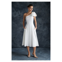 Trendyol Svatební Bílé Šaty s Mašlí Detailními Elegantními Večerními Šaty