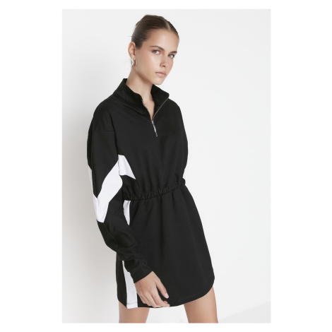 Černé blokové pletené šaty A-line od značky Trendyol