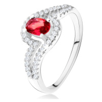 Prsten s oválným červeným kamenem, zvlněná zirkonová ramena, stříbro 925
