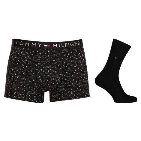 Pánský set Tommy Hilfiger boxerky a ponožky v dárkovém balení (UM0UM03048 0GU)