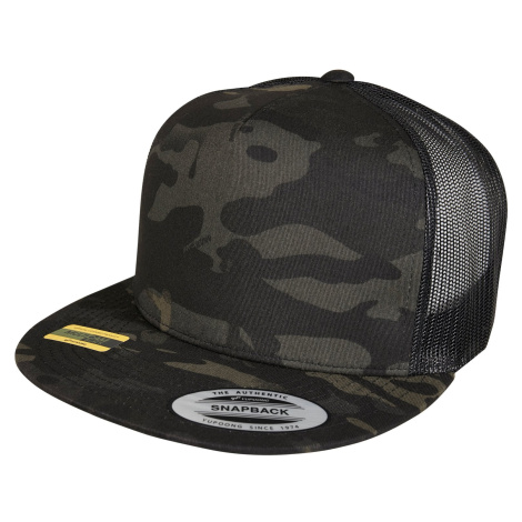 Černá kšiltovka Multicam Trucker Flexfit