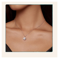 Stříbrný náhrdelník s přívěskem kamenem