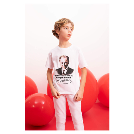 DEFACTO Boy Crew Neck Color Changing Ataturk Printed T-Shirt