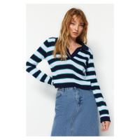 Trendyol Navy Blue Crop Pletený svetr s barevným blokem