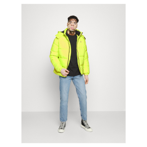 Tommy Jeans pánská neonová zimní bunda Tommy Hilfiger