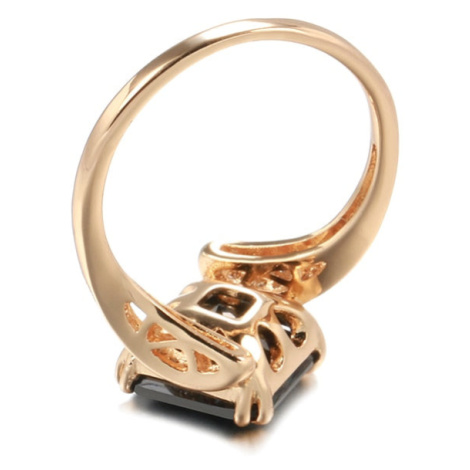 Elegantní pozlacený prsten s černým kamenem