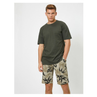 Koton Men's Green Crew Neck Short Sleeved Basic T-Shirt.