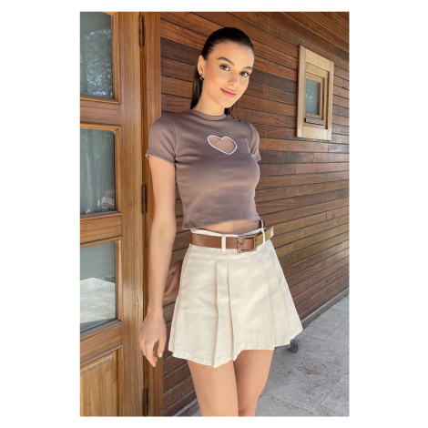 Trend Alaçatı Stili Women's Beige Waist with Belt, Pleated Gabardine Shorts Skirt