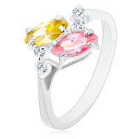 Prsten ve stříbrném odstínu, růžová a žlutá zirkonová zrnka, čiré zirkonky