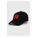 Bavlněná baseballová čepice HUGO černá barva, s aplikací