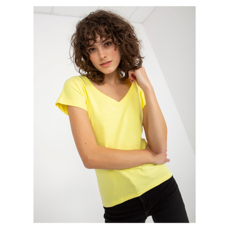 Světle žluté jednoduché bavlněné základní tričko Fashionhunters