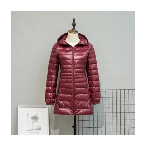 Dlouhá dámská péřová bunda – lehká, větruodolná, zimní s kapucí