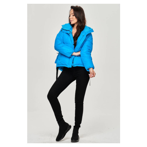 Světle modrá krátká dámská zimní bunda s kapucí (JIN211) Ann Gissy
