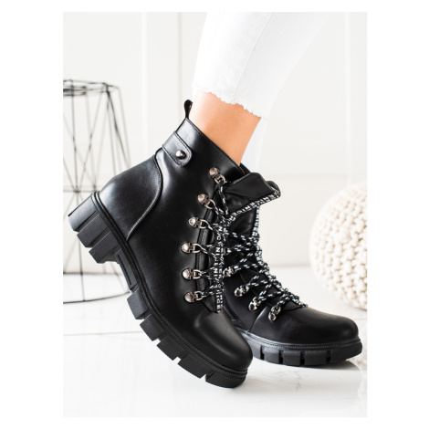 Klasické kotníčkové boty dámské černé na plochém podpatku VINCEZA