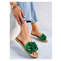 Zelené ploché pantofle s květinami