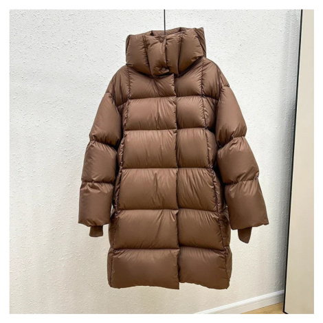 Krátká dámská péřová bunda s výšivkou