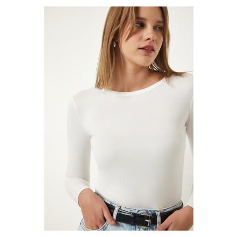 Happiness İstanbul Women's White Crew Neck Basic Viscose Knitted Blouse