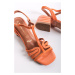 Oranžové kožené sandály na hrubém podpatku 1-28223