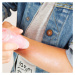 Nailmatic Kids Body Rollette tělový gel třpytivý odstín Raspberry 20 ml