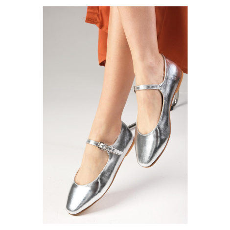 Mio Gusto Gillian Silver Women's Flat Toe Flat Shoes.