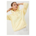 Mikina New Balance dámská, žlutá barva, s kapucí, s aplikací