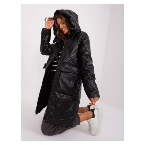 Černá prošívaná zimní bunda s kapsami Fashionhunters